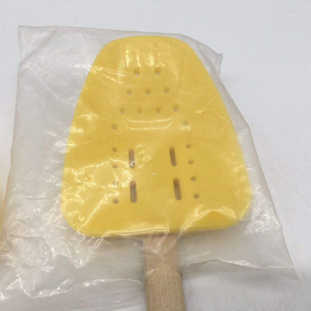 Le Creuset Silicone Spatulas Red Yellow Beech Wood Handle Set of 2 Never Used - Picture 2 of 10